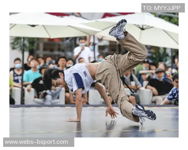 成都飞盘队在世界街舞大赛中以82分稳居积分榜首位 成都飞盘队在世界街舞大赛中以82分稳居积分榜首位